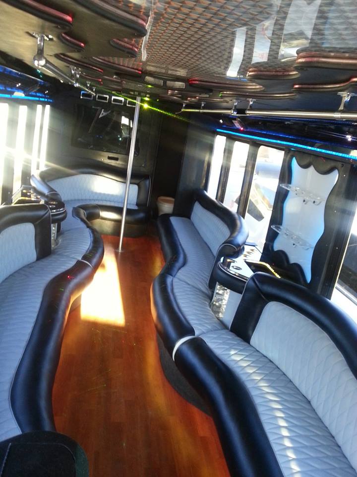 Luxury 32 Seats in Party Bus 32 Pax